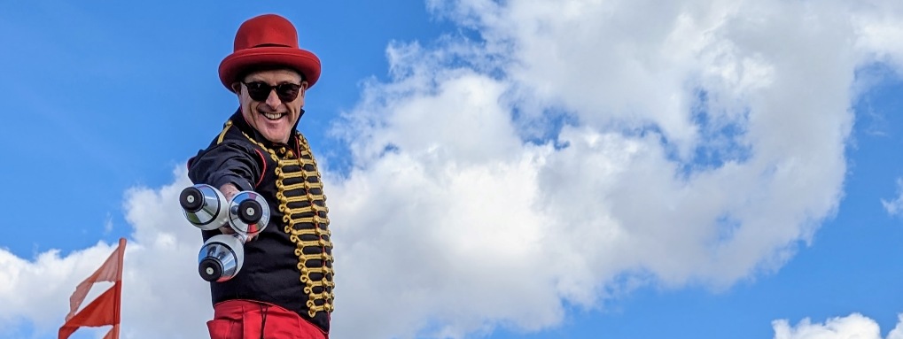 juggling festival stilt walker